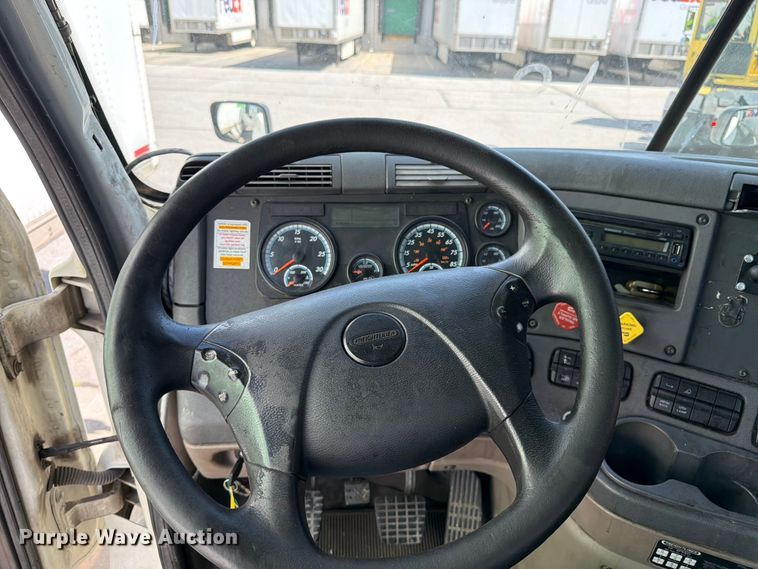 image for item FK3110 2016 Freightliner Cascadia semi truck