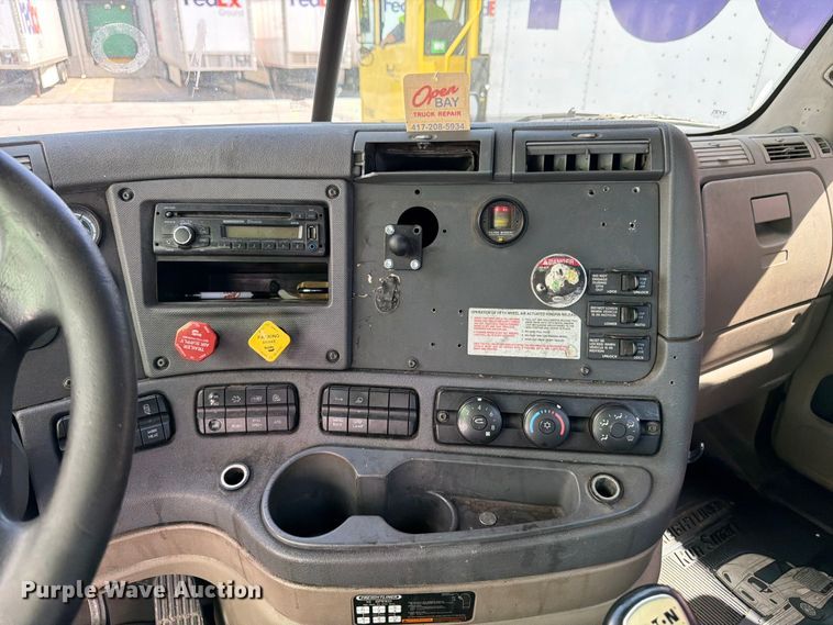 image for item FK3110 2016 Freightliner Cascadia semi truck
