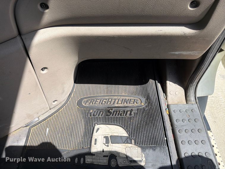 image for item FK3110 2016 Freightliner Cascadia semi truck