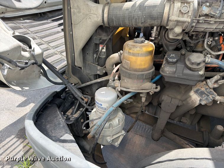 image for item FK3110 2016 Freightliner Cascadia semi truck