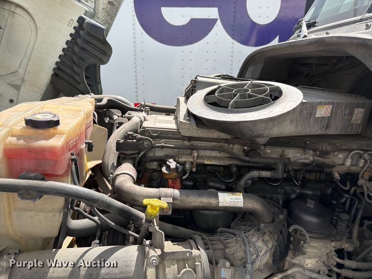 image for item FK3110 2016 Freightliner Cascadia semi truck