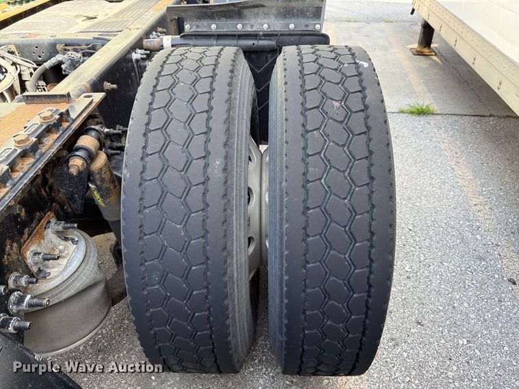image for item FK3110 2016 Freightliner Cascadia semi truck