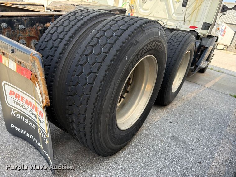image for item FK3110 2016 Freightliner Cascadia semi truck