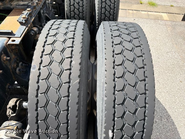 image for item FK3110 2016 Freightliner Cascadia semi truck