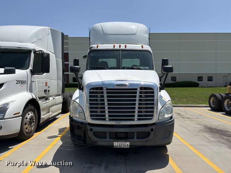 image for item FK3111 2016 Freightliner Cascadia semi truck
