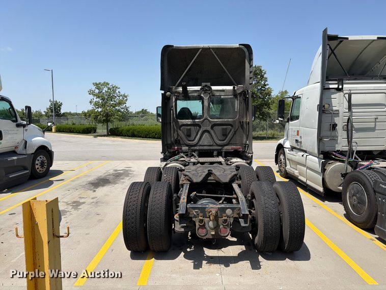 image for item FK3111 2016 Freightliner Cascadia semi truck