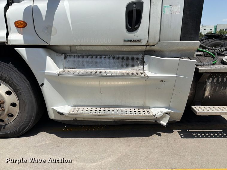 image for item FK3111 2016 Freightliner Cascadia semi truck