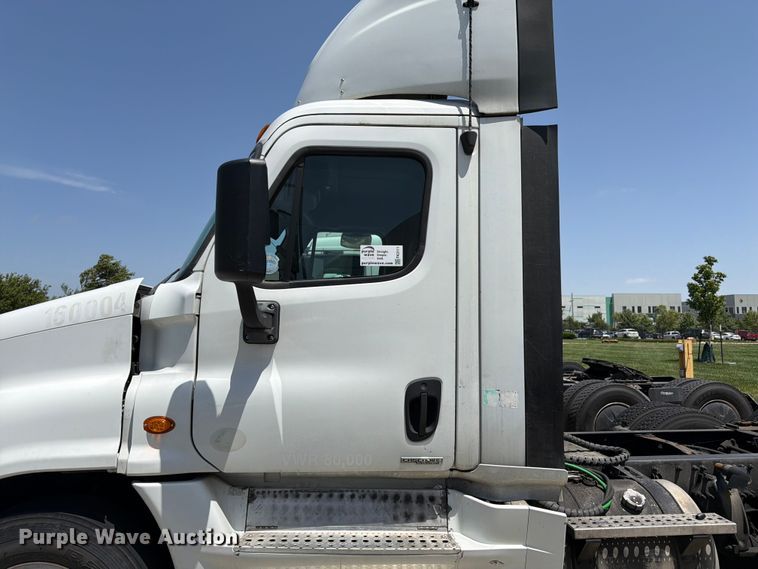 image for item FK3111 2016 Freightliner Cascadia semi truck