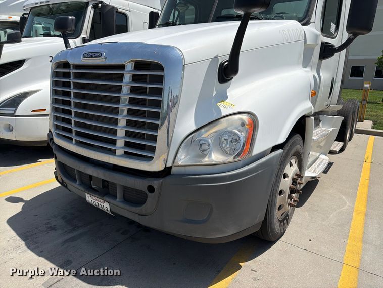 image for item FK3111 2016 Freightliner Cascadia semi truck