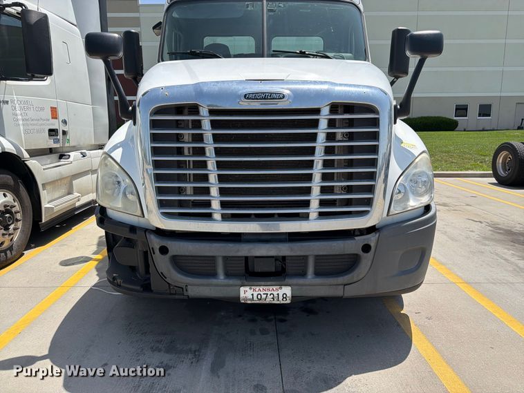 image for item FK3111 2016 Freightliner Cascadia semi truck