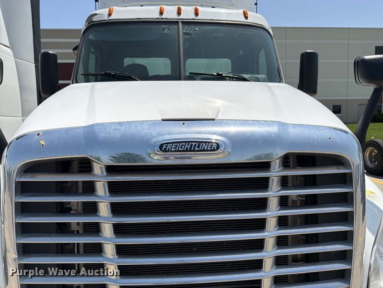 image for item FK3111 2016 Freightliner Cascadia semi truck