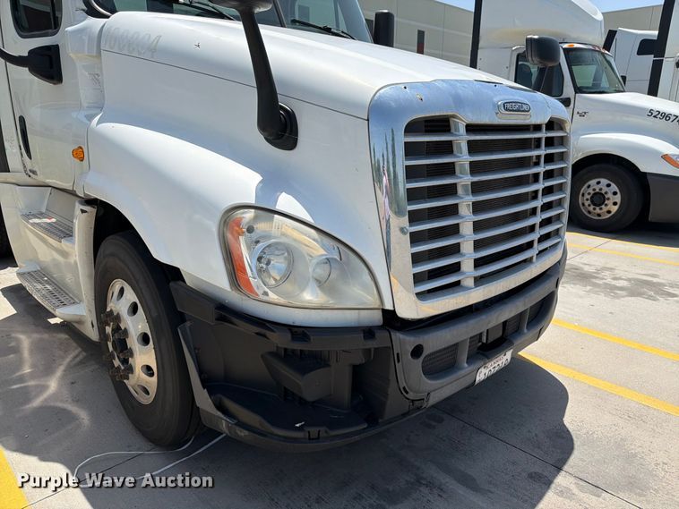 image for item FK3111 2016 Freightliner Cascadia semi truck