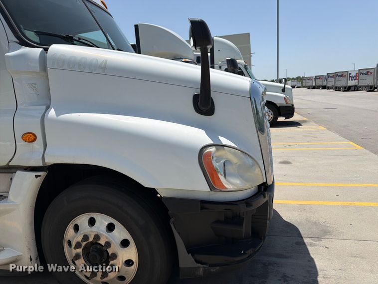 image for item FK3111 2016 Freightliner Cascadia semi truck