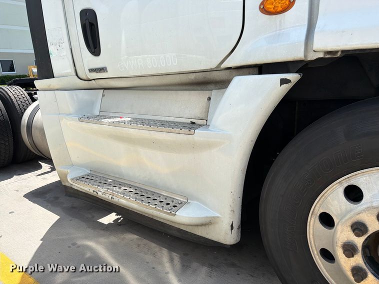 image for item FK3111 2016 Freightliner Cascadia semi truck