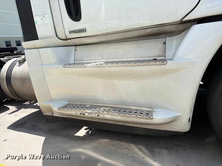 image for item FK3111 2016 Freightliner Cascadia semi truck