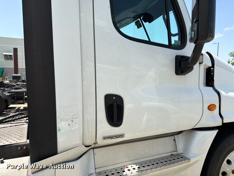 image for item FK3111 2016 Freightliner Cascadia semi truck