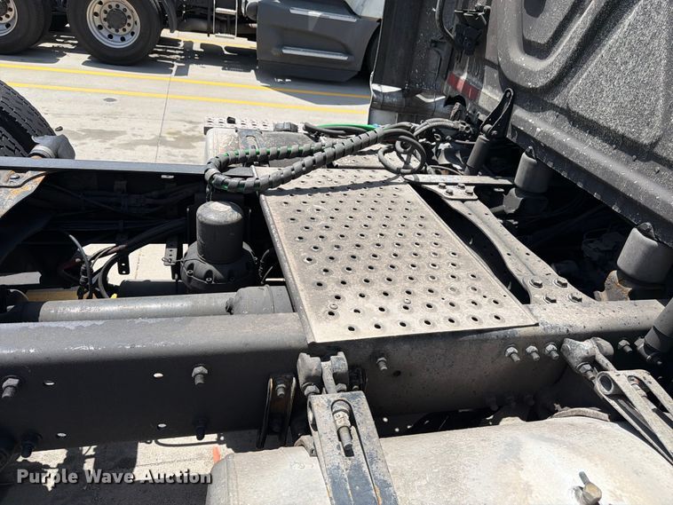 image for item FK3111 2016 Freightliner Cascadia semi truck