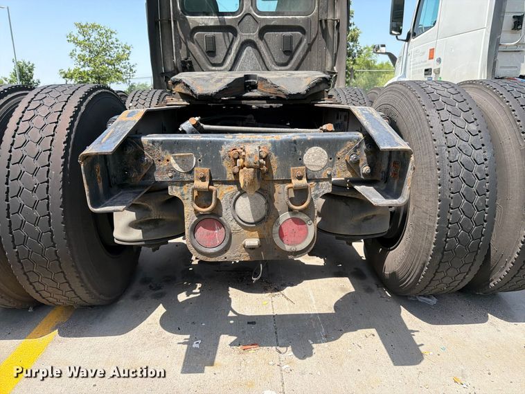 image for item FK3111 2016 Freightliner Cascadia semi truck