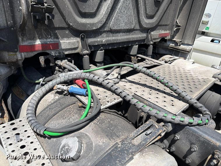 image for item FK3111 2016 Freightliner Cascadia semi truck