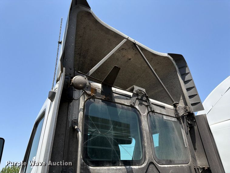 image for item FK3111 2016 Freightliner Cascadia semi truck