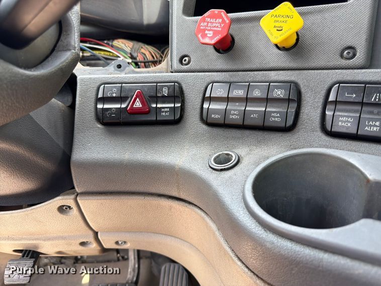 image for item FK3111 2016 Freightliner Cascadia semi truck