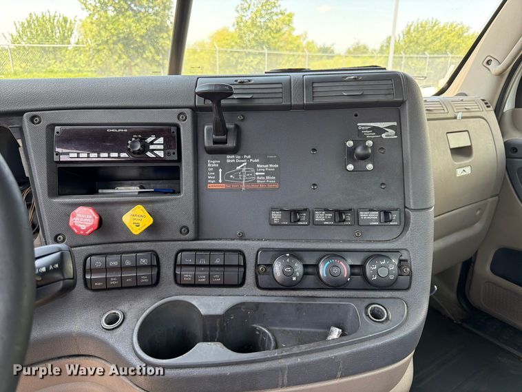 image for item FK3111 2016 Freightliner Cascadia semi truck