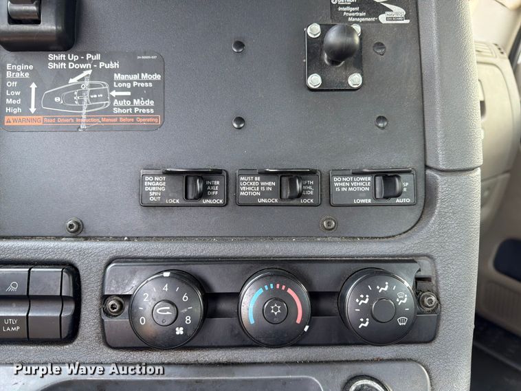 image for item FK3111 2016 Freightliner Cascadia semi truck