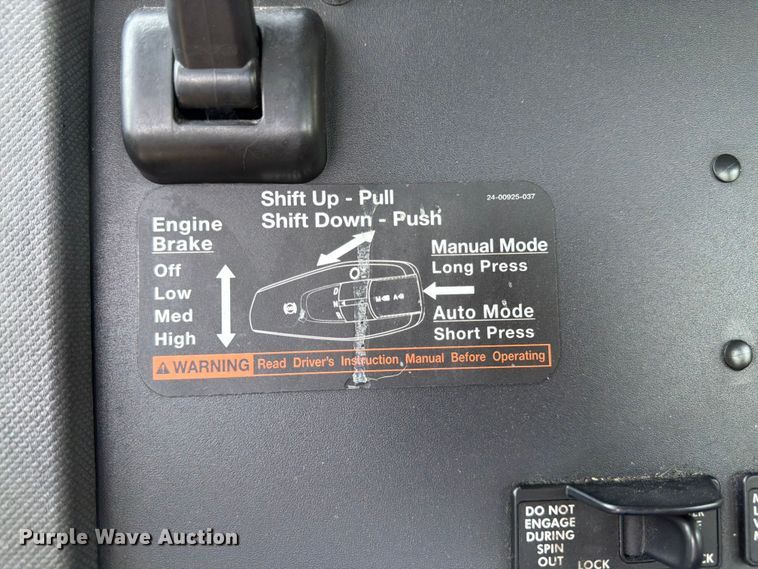 image for item FK3111 2016 Freightliner Cascadia semi truck
