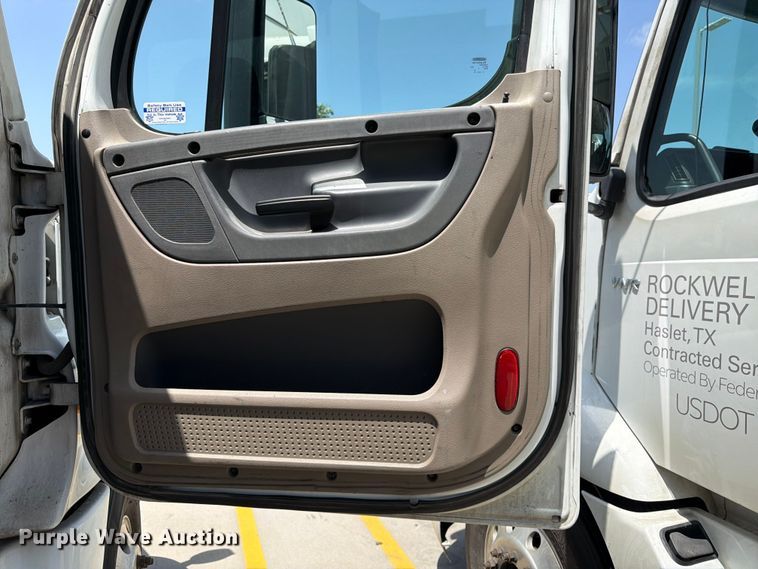 image for item FK3111 2016 Freightliner Cascadia semi truck