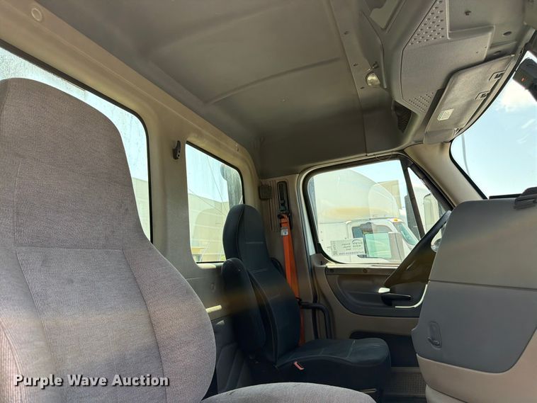 image for item FK3111 2016 Freightliner Cascadia semi truck