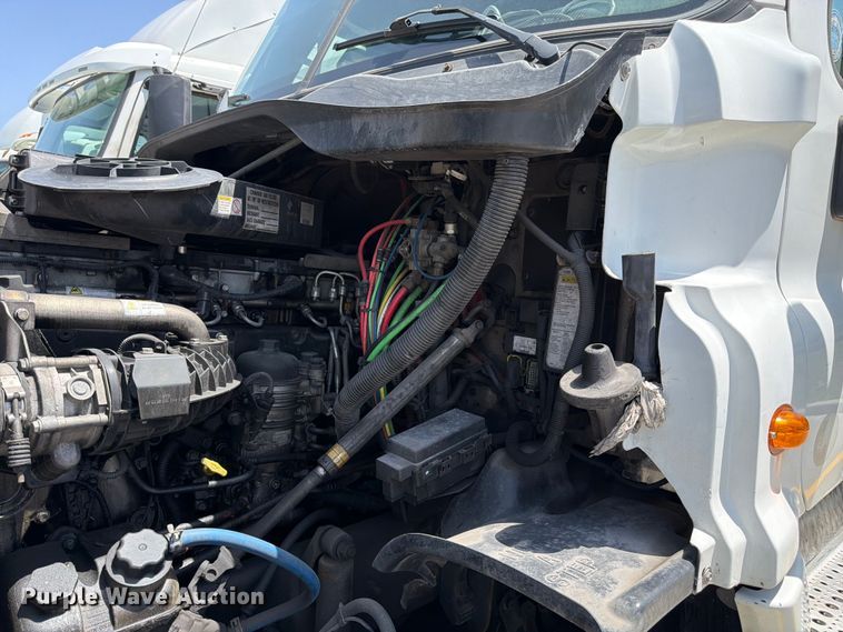 image for item FK3111 2016 Freightliner Cascadia semi truck