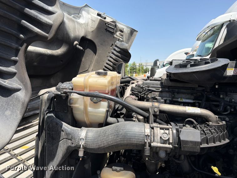 image for item FK3111 2016 Freightliner Cascadia semi truck
