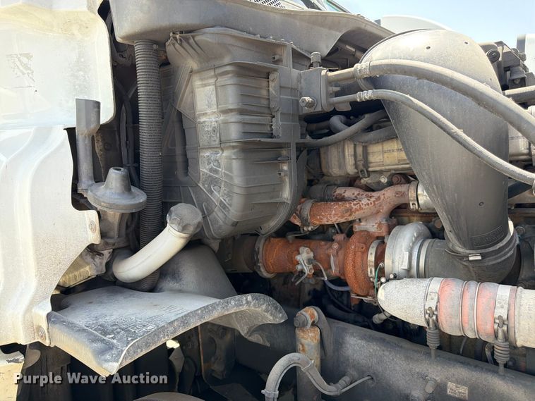 image for item FK3111 2016 Freightliner Cascadia semi truck