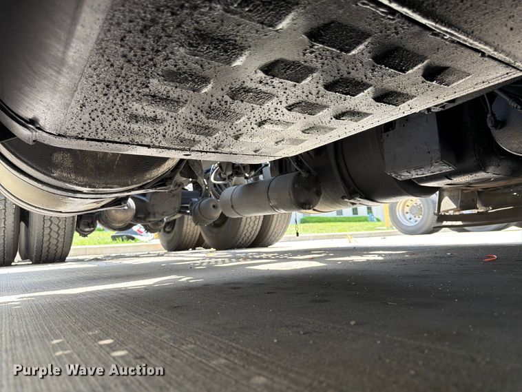 image for item FK3111 2016 Freightliner Cascadia semi truck