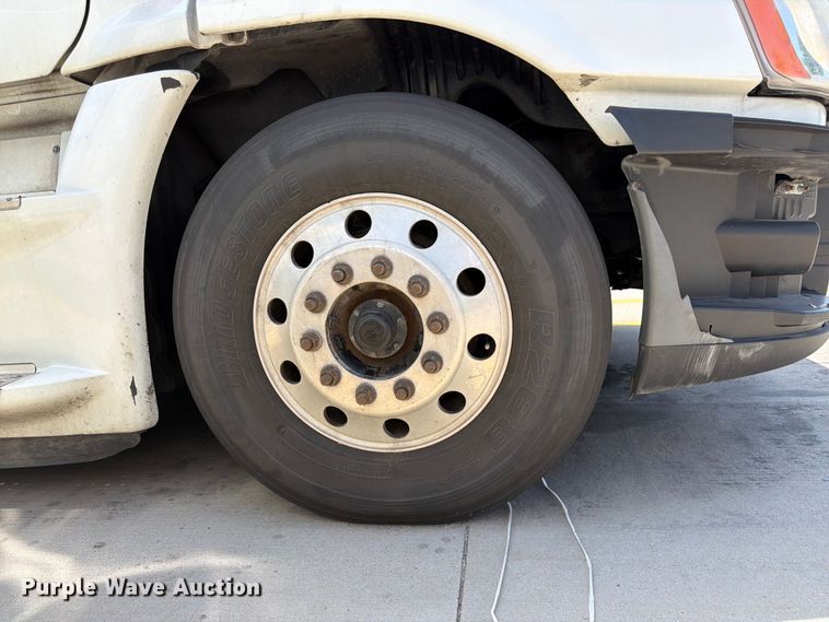 image for item FK3111 2016 Freightliner Cascadia semi truck