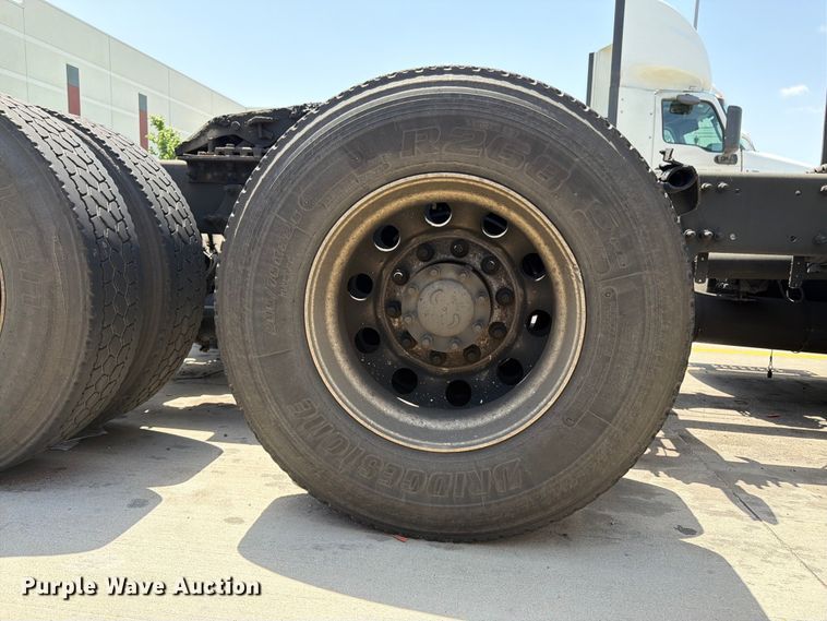 image for item FK3111 2016 Freightliner Cascadia semi truck