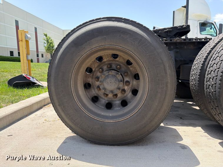 image for item FK3111 2016 Freightliner Cascadia semi truck