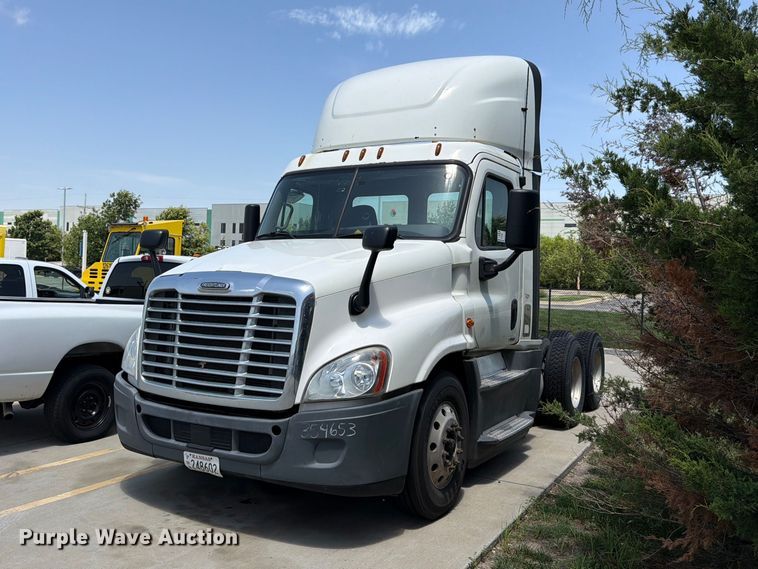 2016 Freightliner Cascadia semi truck