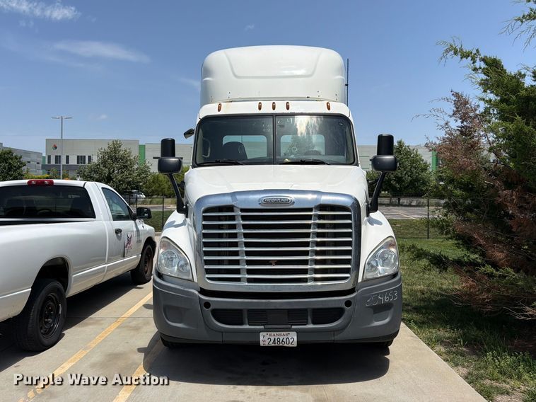 image for item FK3112 2016 Freightliner Cascadia semi truck