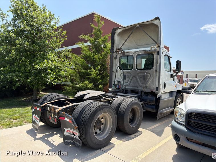 image for item FK3112 2016 Freightliner Cascadia semi truck