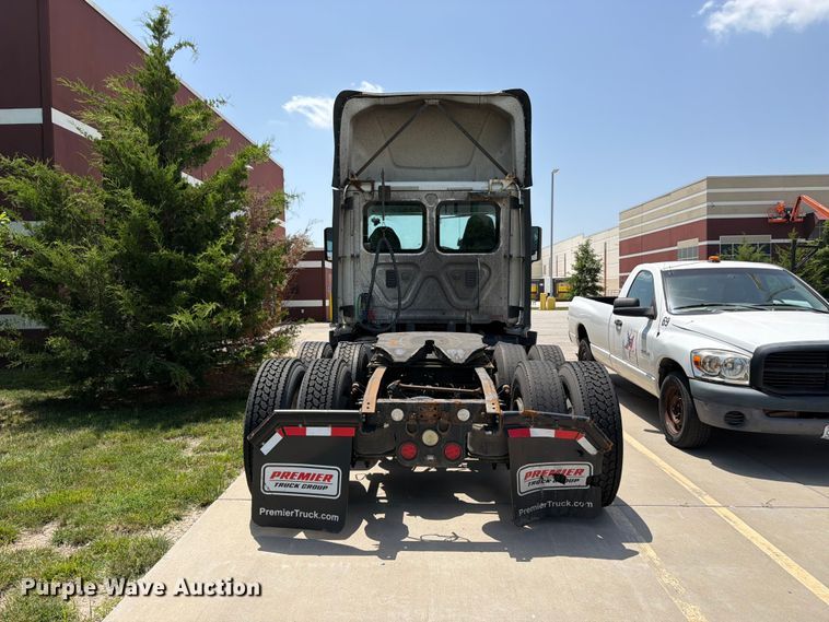 image for item FK3112 2016 Freightliner Cascadia semi truck