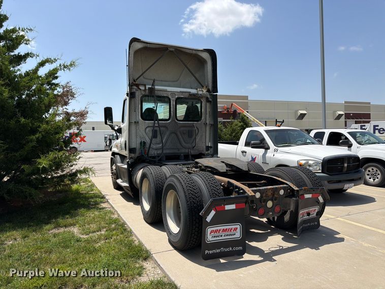 image for item FK3112 2016 Freightliner Cascadia semi truck