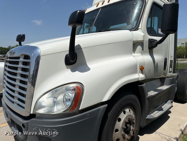 image for item FK3112 2016 Freightliner Cascadia semi truck