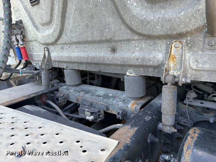 image for item FK3112 2016 Freightliner Cascadia semi truck