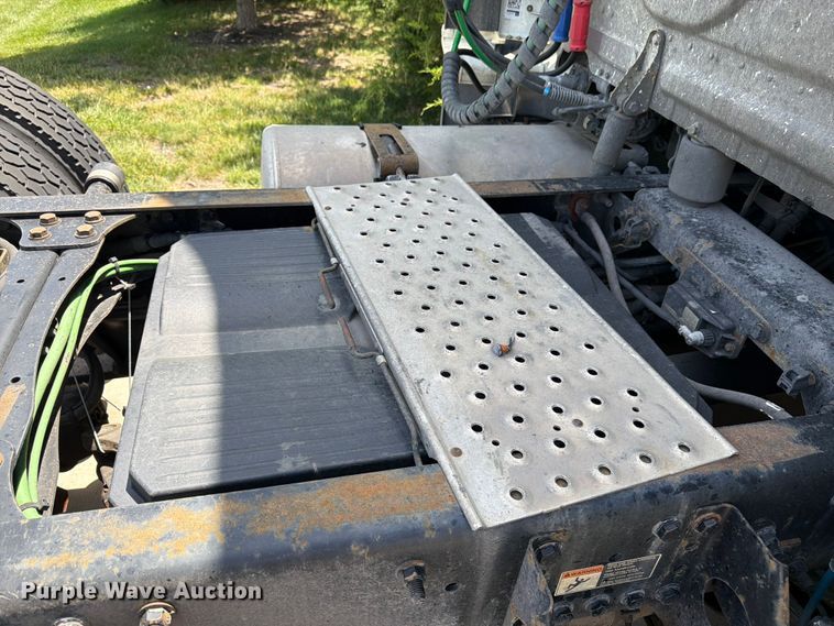 image for item FK3112 2016 Freightliner Cascadia semi truck