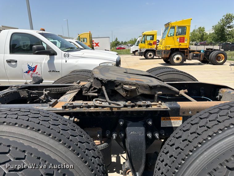 image for item FK3112 2016 Freightliner Cascadia semi truck