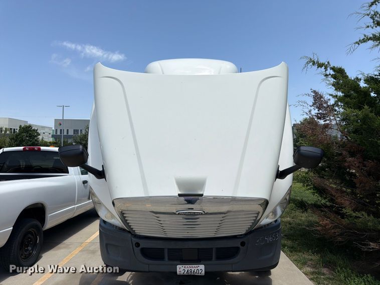 image for item FK3112 2016 Freightliner Cascadia semi truck