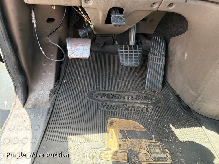 image for item FK3112 2016 Freightliner Cascadia semi truck