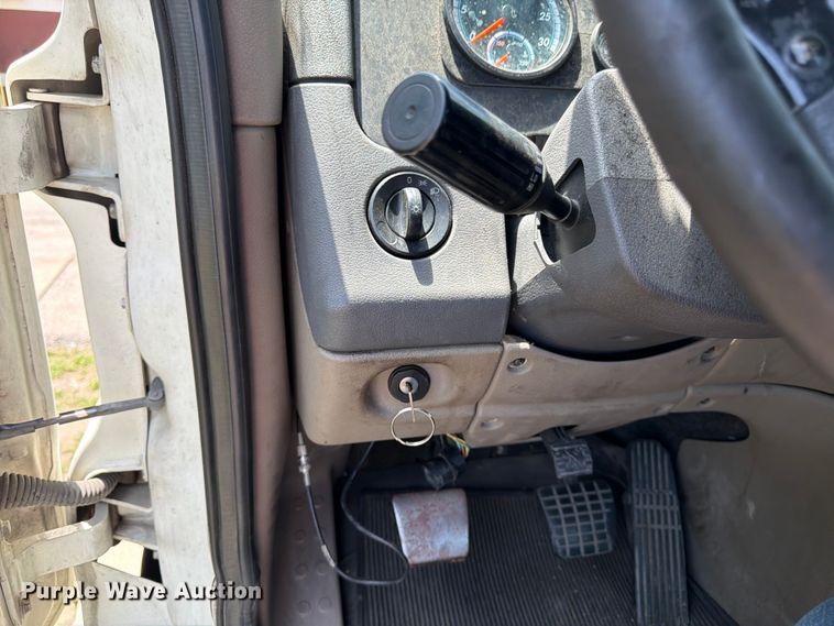 image for item FK3112 2016 Freightliner Cascadia semi truck