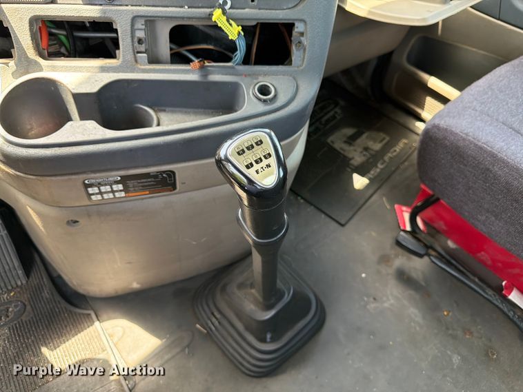 image for item FK3112 2016 Freightliner Cascadia semi truck